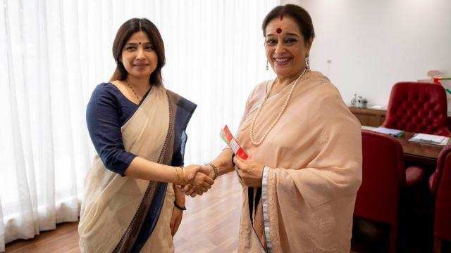 लखनऊ- फिल्मी हस्तियों पर चढ़ा लोकसभा चुनाव का बुखार, अब कांग्रेस नेता शत्रुघ्न सिन्हा की पत्नी ने थामा इस पार्टी का हाथ