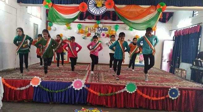 हल्द्वानी-क्वींन पब्लिक स्कूल में मना 71वां गणतंत्र दिवस, छात्रों ने मनमोहक नृत्य से जीता दिल