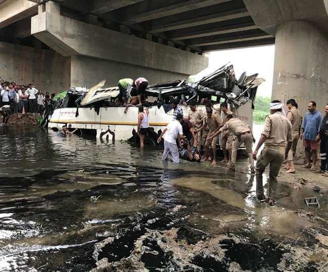 दिल्ली जा रही बस 30 फुट गहरे नाले में समाई, 29 लोगों की मौके पर मौत, 22 घायल