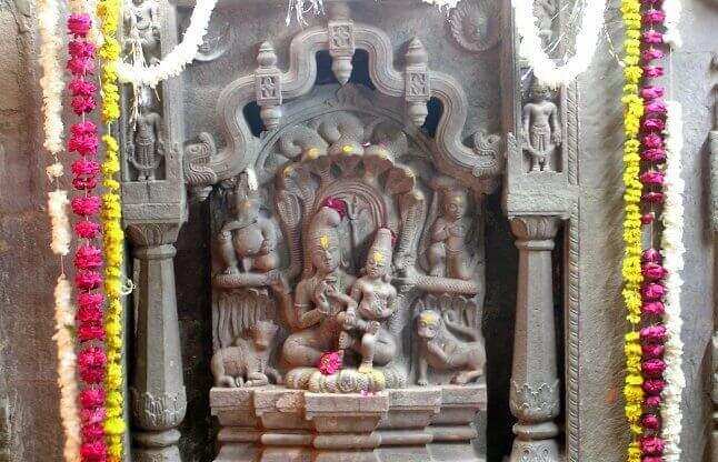 श्री नागचंद्रेश्वर मंदिर जो साल में एक दिन 24 घंटे के लिए नागपंचमी के दिन खुलता है, ये मंदिर है अद्भुत