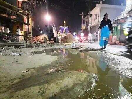 बरेली- शहर के मुख्य बाजार से जोड़ने वाले मार्ग पर सीवर लाइन कैसे फट गई, क्‍या क्या  हो रही दिक्कत, जानें इस खबर में…