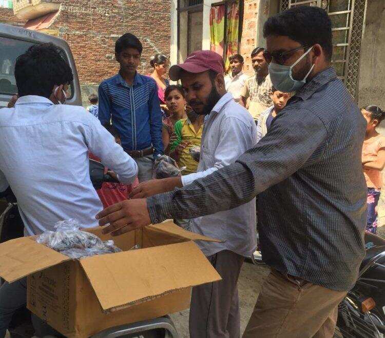 LOCKDOWN: बिना किसी संस्था की मदद से इन युवाओं ने आपस में पैसे इकठ्ठा कर किया यह काम  