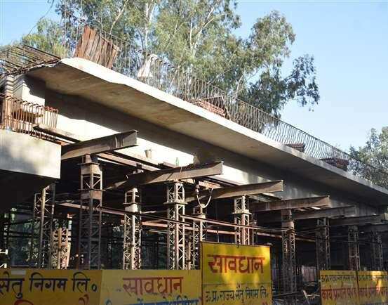 BAREILLY: निर्माण कार्यों में हो रही है देरी, कोरोना के डर से नहीं आ रहे हैं मजदूर