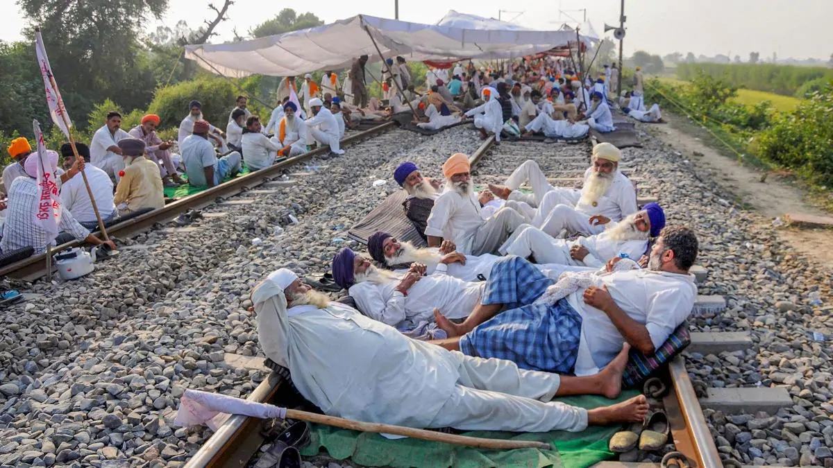 किसान आंदोलन: देश भर में आज रेल रोकेंगे किसान, रेलवे के 20 हजार अतिरिक्त जवान तैनात