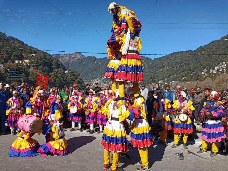 नैनीताल- गुलाबी सर्दी में उत्तराखंडी संस्कृति से रंगी सरोवर नगरी, शुरू हुआ विंटर कार्निवल