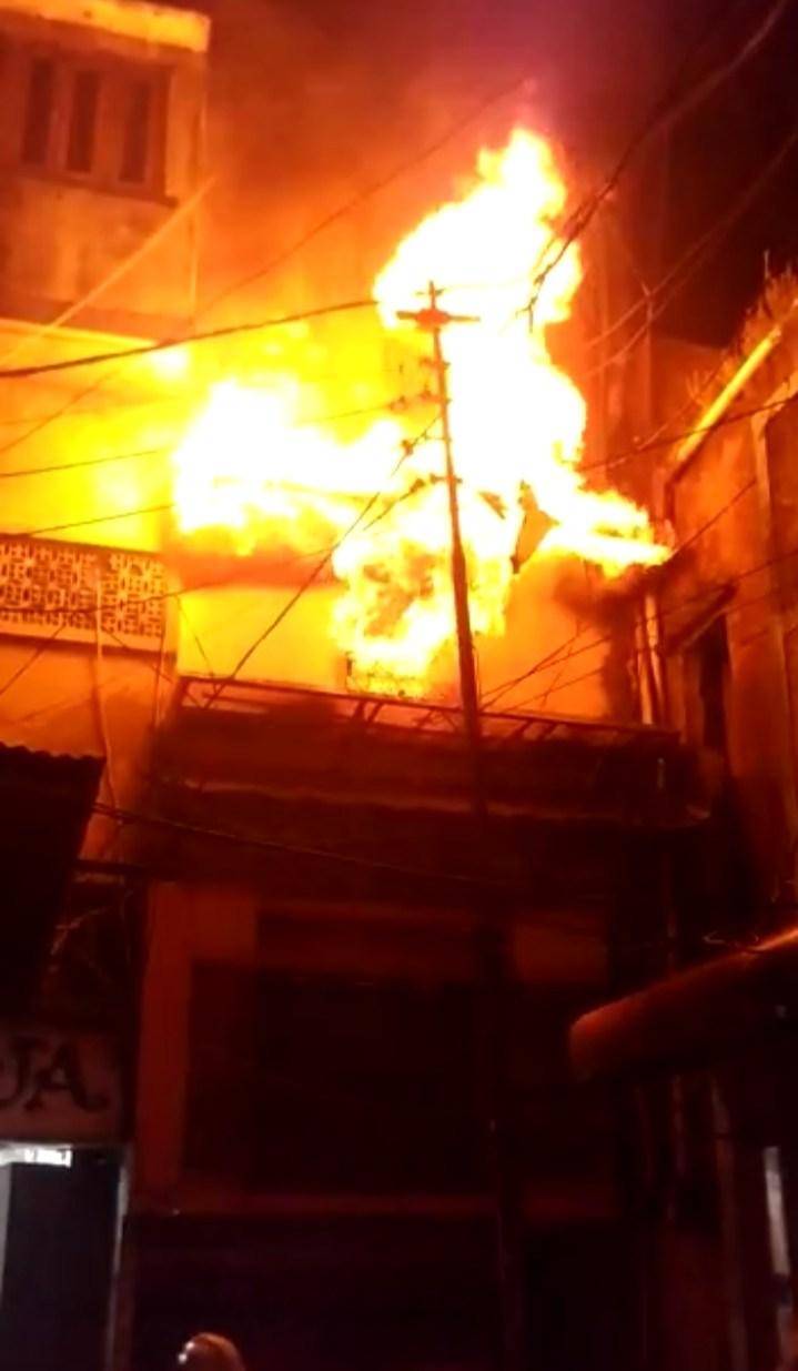 बरेली-बड़ा बाजार में धधकी आग ,लगातार हो रहे हैं शहर में अग्निकांड