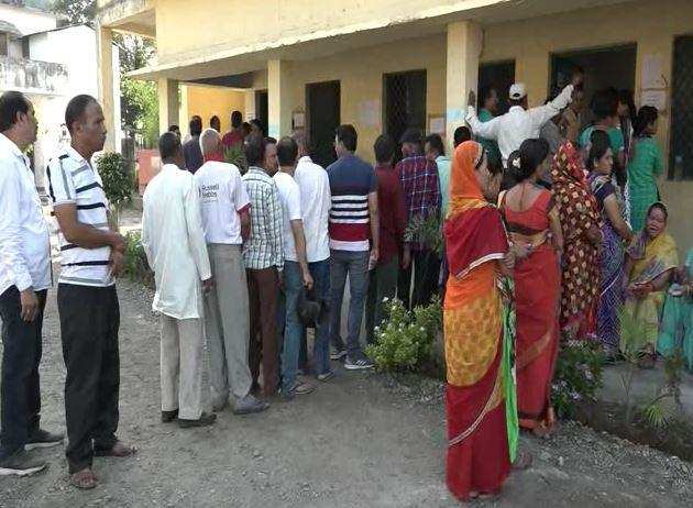 हल्द्वानी- (Panchayat Election 2019)अपना नेता चुनने के लिए ग्रामीण क्षेत्रों में लगी लंबी लाइनें, इन मुद्दों के लिए डाला वोट