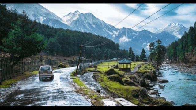 जम्मू- कश्मीर है धरती का स्वर्ग, एक बार जरूर करें यहां की यात्रा