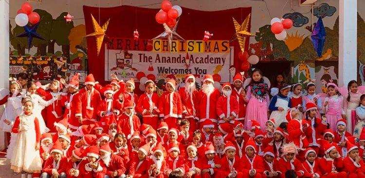 हल्द्वानी- आनंदा एकेडमी में मनाया गया क्रिसमस-डे उत्सव, सांता बनकर शिक्षिका ने दी क्रिसमस और नववर्ष की शुभकामनाएं