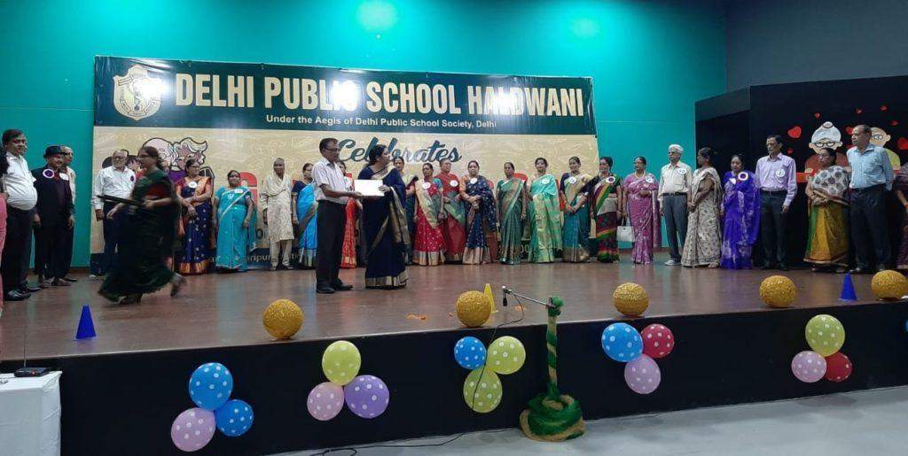 हल्द्वानी-दिल्ली पब्लिक स्कूल में मनाया गया ग्रैंड पेरेंट्स डे, किया नाना-नानी और दादा -दादी को याद