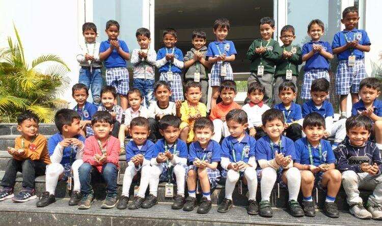 हल्द्वानी-दिल्ली पब्लिक स्कूल में पहुंचा मिट्टी का जादूगर, गजब का जादू देख बच्चे बोले वॉव ग्रेट