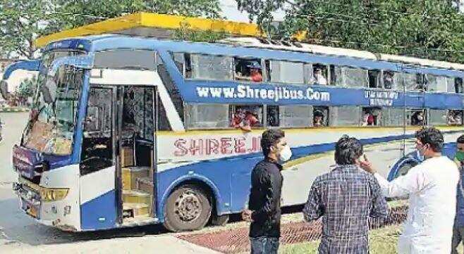 हल्द्वानी-गुजरात से 1.60 लाख रुपये में बस बुक कर आये प्रवासी, हल्द्वानी पहुंचे तो अधिकारी बोले वापस जाओ