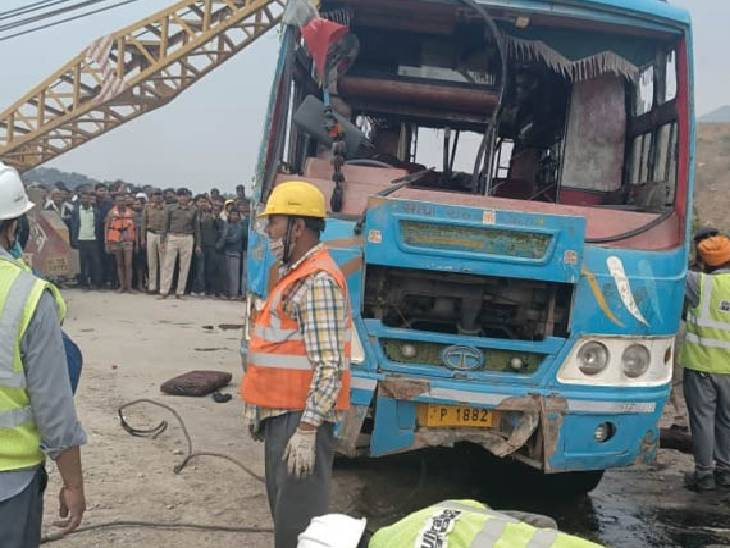 मध्यप्रदेश: सीधी बस हादसे में 51 लोगों की मौत, लापता की तलाश अभी जारी, नहर में समा गई थी यात्रियों से भरी बस