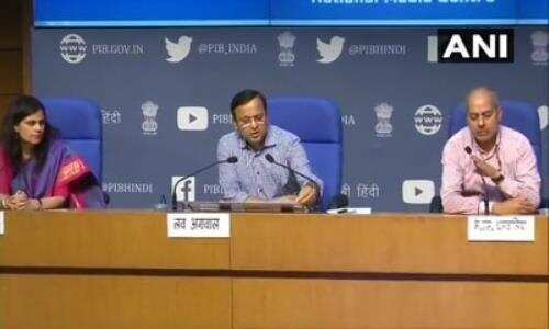 COVID-19: क्या हवा से भी फैलने लगा है कोरोना? मंत्रालयों ने ज्वाइंट प्रेस कॉन्फ्रेंस में बताया ये