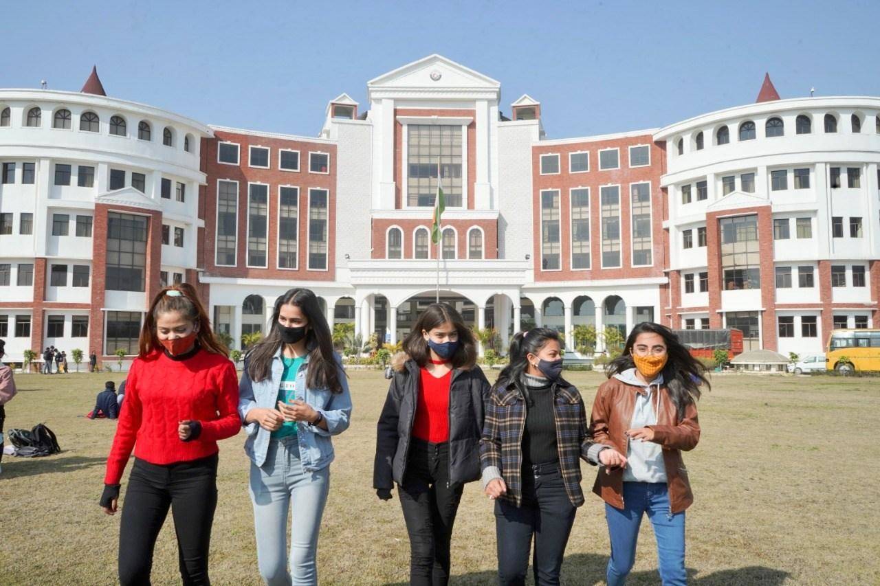 हल्द्वानी- विद्यार्थियों के लिए खुला ग्राफिक एरा का नया परिसर, लॉकडाउन के बाद छात्र-छात्राओं से हुआ गुलजार 
