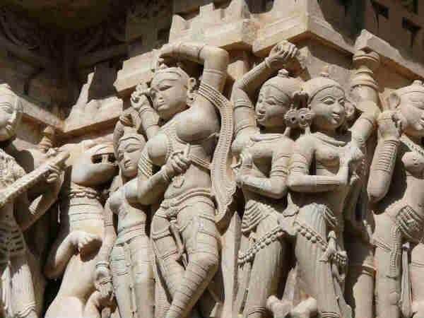 खजुराहो तीर्थ स्थल : विश्व की धरोहर हैं यहां के मंदिर, जानिए इनसे जुड़े रोचक तथ्य व इतिहास