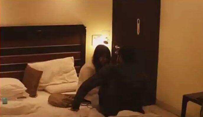 हल्द्वानी- फेसबुक पर हुई सेटिंग, प्रेमी संग होटल में ऐसे पकड़ी दो बच्चों की मां