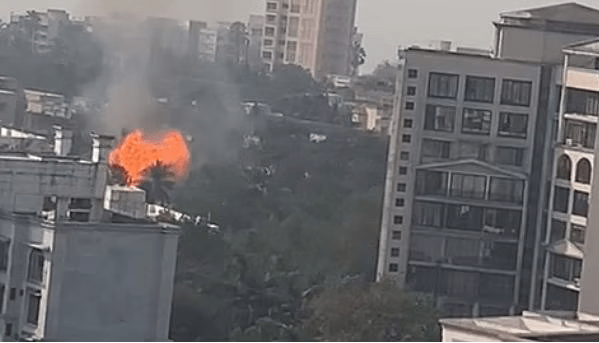 मुंबई: सिलेण्डर विस्फोट के बाद भीषण आग, चार घायल