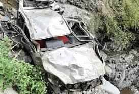 रुद्रपुर-कार की टक्कर से मौके पर हुई महिला की मौत, चार लोग घायल