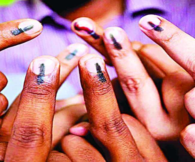 यूपी: एमएलसी चुनावों को लेकर सियासी पारा हाई, सपा भाजपा में सीधी टक्कर, मतदान कल
