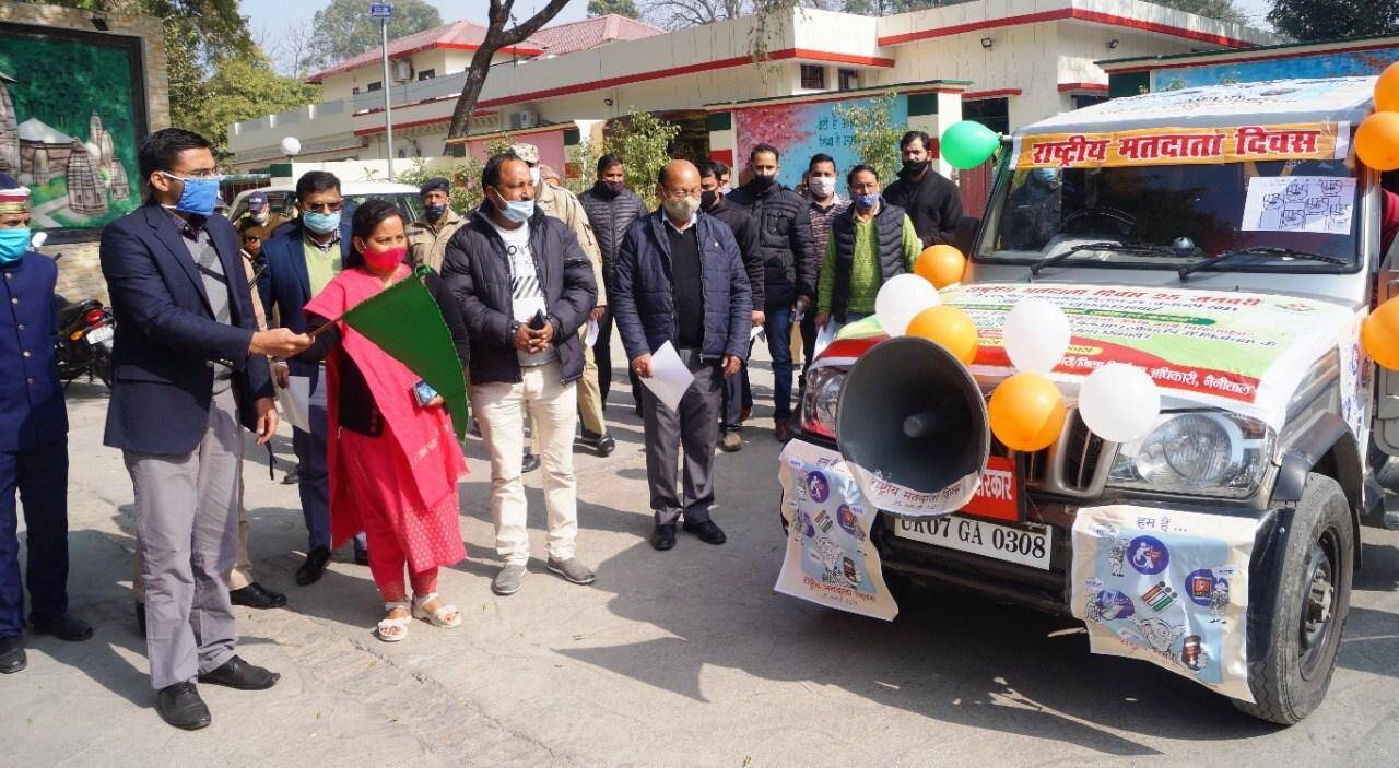 हल्द्वानी- राष्ट्रीय मतदाता दिवस पर डीएम बंसल ने दिलाई अधिकारियों को शपथ, समझाया वोट का महत्व