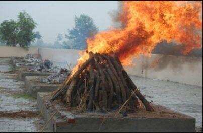 गरमपानी-कोसी नदी पर एक साथ जली तीन चिंताएं, गम में डूबा पूरा गांव