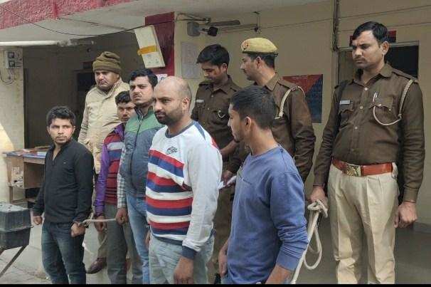 UP: कासगंज के बाद अब शाहजहांपुर में पुलिस टीम पर हमला, छेड़छाड़ के आरोपियों को पकड़ने गई थी