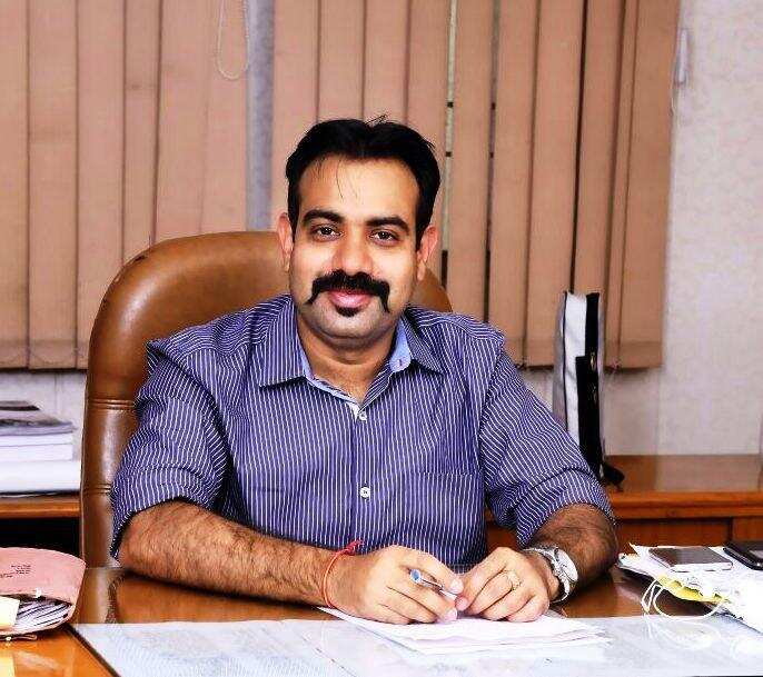 नैनीताल-इन जरूरी कामों पर लगाई आयुक्त ने पाबंदी, लोगों को होना पड़ेगा निराश