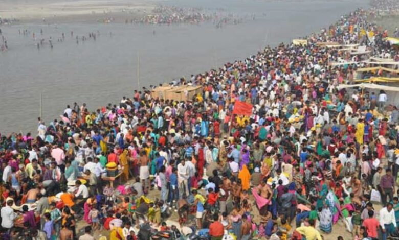 कोरोना संकट: देव दीपावली पर शासन ने कहा- गंगा स्नान को घाटों पर ना जुटे भीड़, पुलिस एलर्ट
