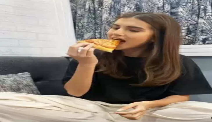 तारा सुतारिया ने सेट पर नाश्ते में पिज्जा का लुफत उठाया