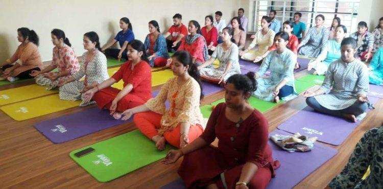 हल्द्वानी-अंतरराष्ट्रीय योग दिवस पर दिल्ली पब्लिक स्कूल में सिखाया योग, ऐसे समझाया योग का महत्व
