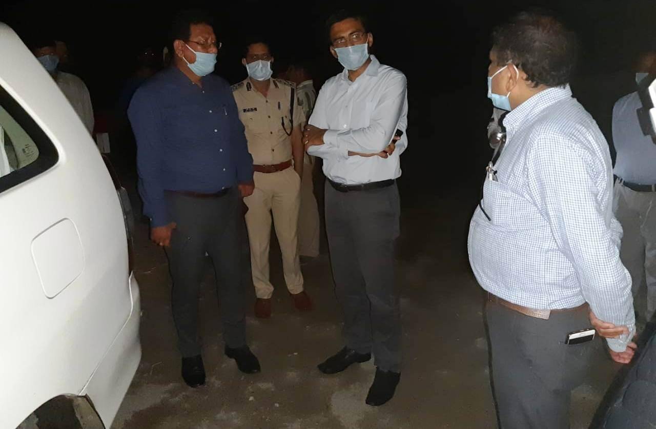 भीमताल- मुडकुडिया हैडाखान सडक़ दो माह से इसलिए हो गई बंद, देर रात मौके पर पहुंचे डीएम बंसल