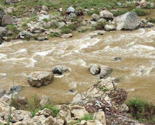 गरमपानी-घास काटने गई महिलाएं कोसी में बही, एक का शव बरामद, दो लापता
