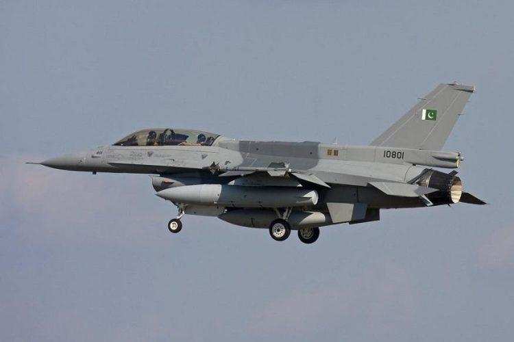 नई दिल्ली- भारतीय सेना ने पाकिस्तान का F-16 विमान किया नष्ट , J&K में भी दिखा पाकिस्तनी विमान