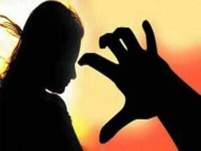 बदायूं: पीड़िता की आईडी पर जारी सिमकार्ड अपने मोबाइल में चला रहा था महंत, आरोपी ने रुपये भी ऐंठे थे