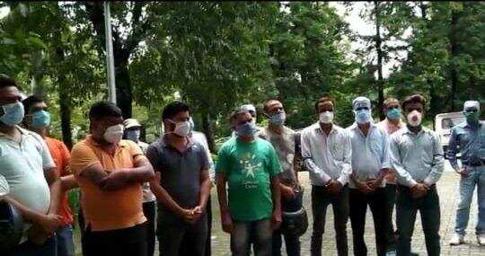 हल्द्वानी-15 सालों से नहीं सुन रही सरकार, एटीएच के 718 कर्मचारियों ने ऐसे जताया विरोध