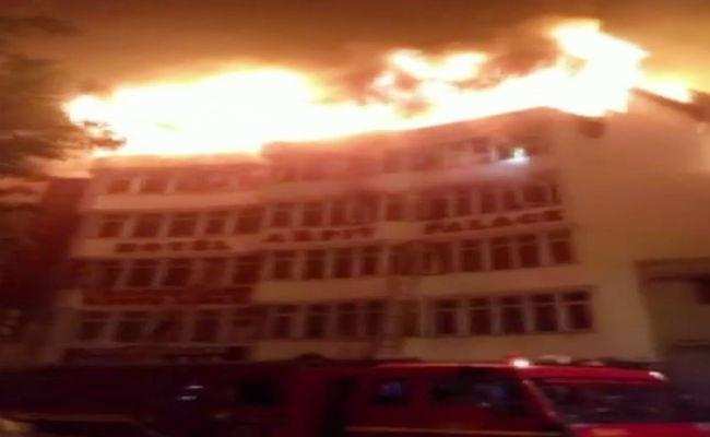 नई दिल्ली-करोलबाग स्थित होटल में लगी आग, अभी तक 15 की मौत कई झुलसे