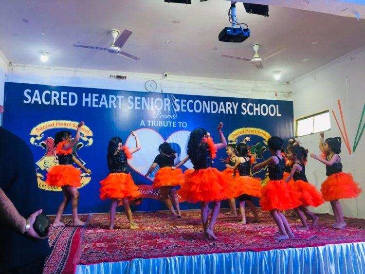 हल्द्वानी-सेकेड्र हार्ट में वार्षिकोत्सव का जश्न, बच्चों ने सुंदर नृत्य से जीता दिल
