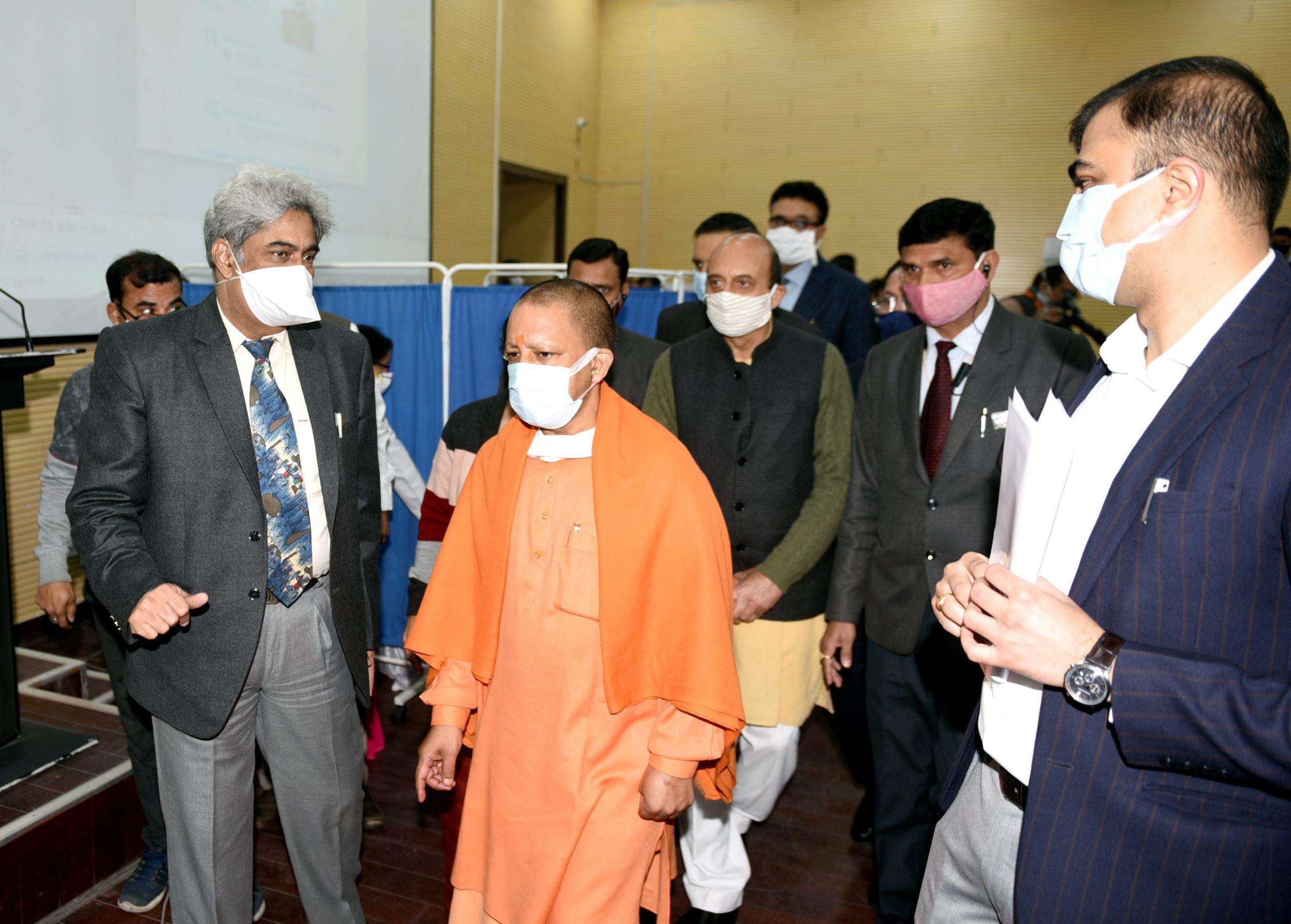 मुख्यमंत्री ने डा0 राम मनोहर लोहिया आयुर्विज्ञान संस्थान में कोविड वैक्सीनेशन का निरीक्षण किया