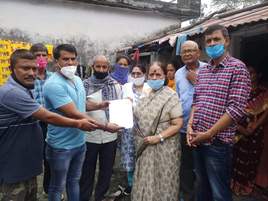 हल्द्वानी-नेता प्रतिपक्ष ने की अधिकारियों से वार्ता, ढेर होगा आदमखोर, परिजनों को ऐसे बधाया ढाढ़स