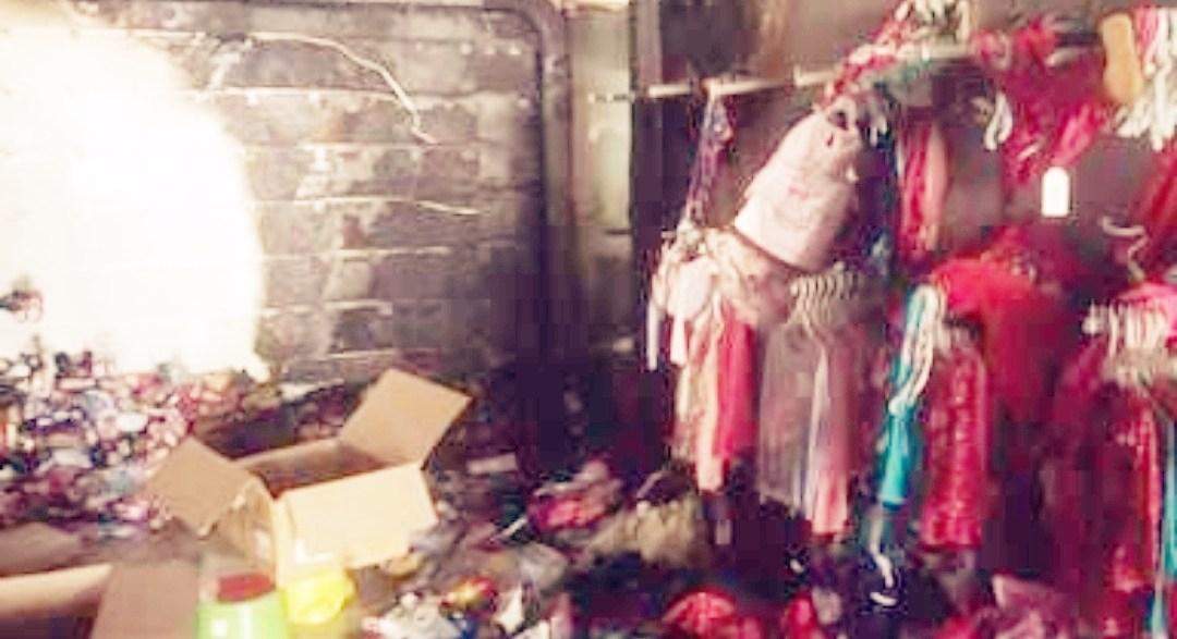 Bareilly: किड्स गारमेंट की दुकान में लगी आग, एक घंटे की कड़ी मशक्कत के बाद पाया गया आग पर काबू