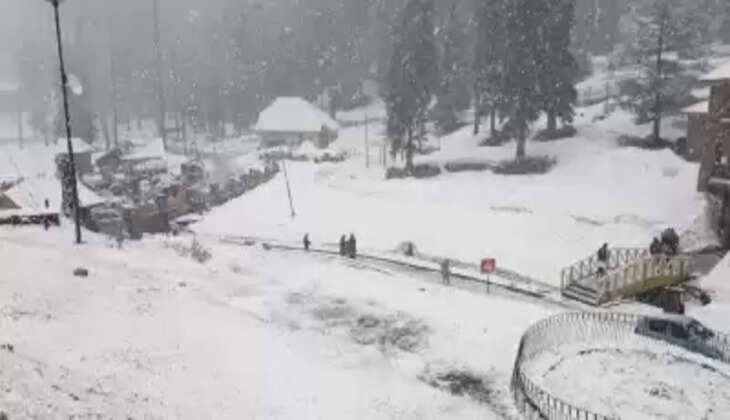 जम्मू-कश्मीर के ऊंचाई वाले इलाकों में लद्दाख में मौसम की पहली बर्फबारी