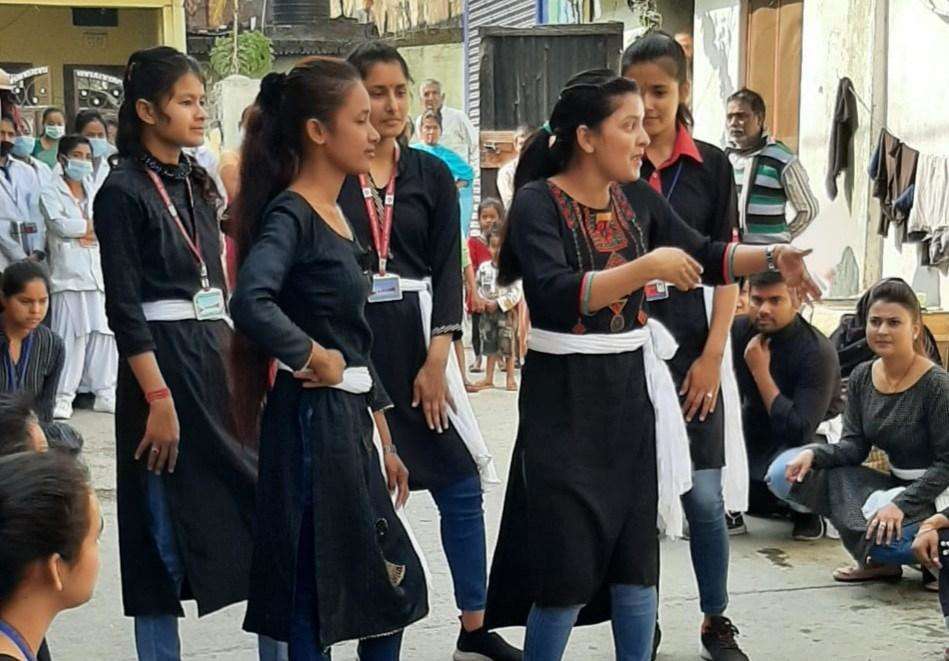 रुद्रपुर: द्रोण कालेज के छात्रों ने नुक्कड़ नाटक के जरिए दिया ये महत्वपूर्ण संदेश