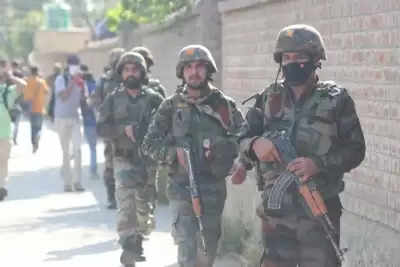 जम्मू-कश्मीर के श्रीनगर में सुरक्षा बलों द्वारा 30 किलो आईईडी किया गया निष्क्रिय