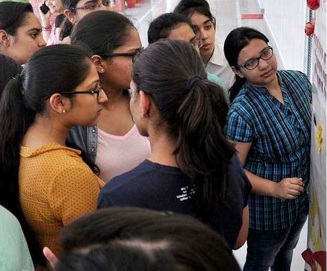 नई दिल्‍ली -सीबीएसई ने जारी किया 12वीं का परीक्षाफल, देशभर में टॉपर रही यूपी की दो बेटियां