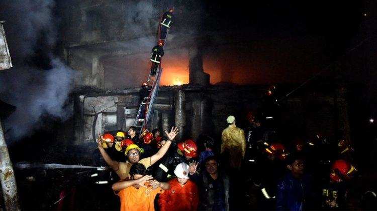 ढाका- ढाका में लगी भीषण आग से 70 लोगों की मौत, 200 दमकलों ने पांच घंटे में बुझाई आग