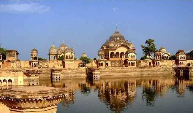 मथुरा में राधा-कृष्ण मंदिर के अलावा इन मुख्य जगह पर जाना न भूलें, जो हैं बेहद प्रसिद्ध स्थान