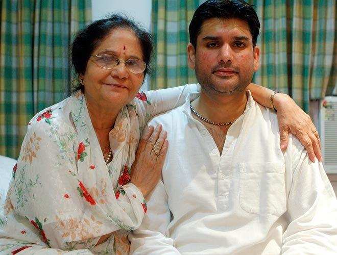 नई दिल्ली-पूर्व सीएम एनडी तिवारी के समर्थकों के लिए बड़ी खबर, मां उज्जवला ने खोले रोहित की मौत के कई राज