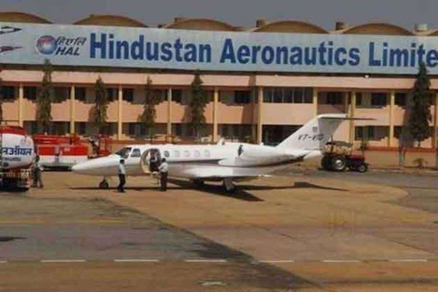 भारत चीन सीमा पर चलते विवाद के बीच एचएएल द्वारा बनाए गए दो हल्के लड़ाकू विमान एलएसी पर होंगे तैनात