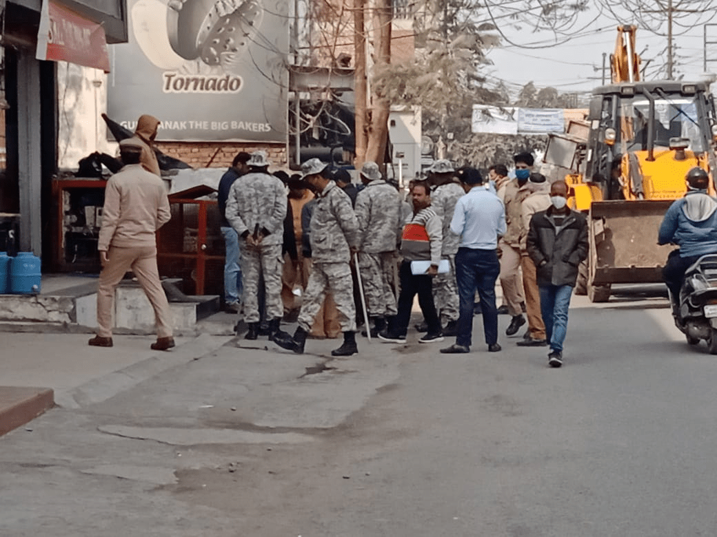 बरेली: डीडीपुरम में पार्किंग वाली जगह पर रखे जनरेटर समेत अवैध कब्जे हटाने की हो रही कार्रवाई VIDEO
